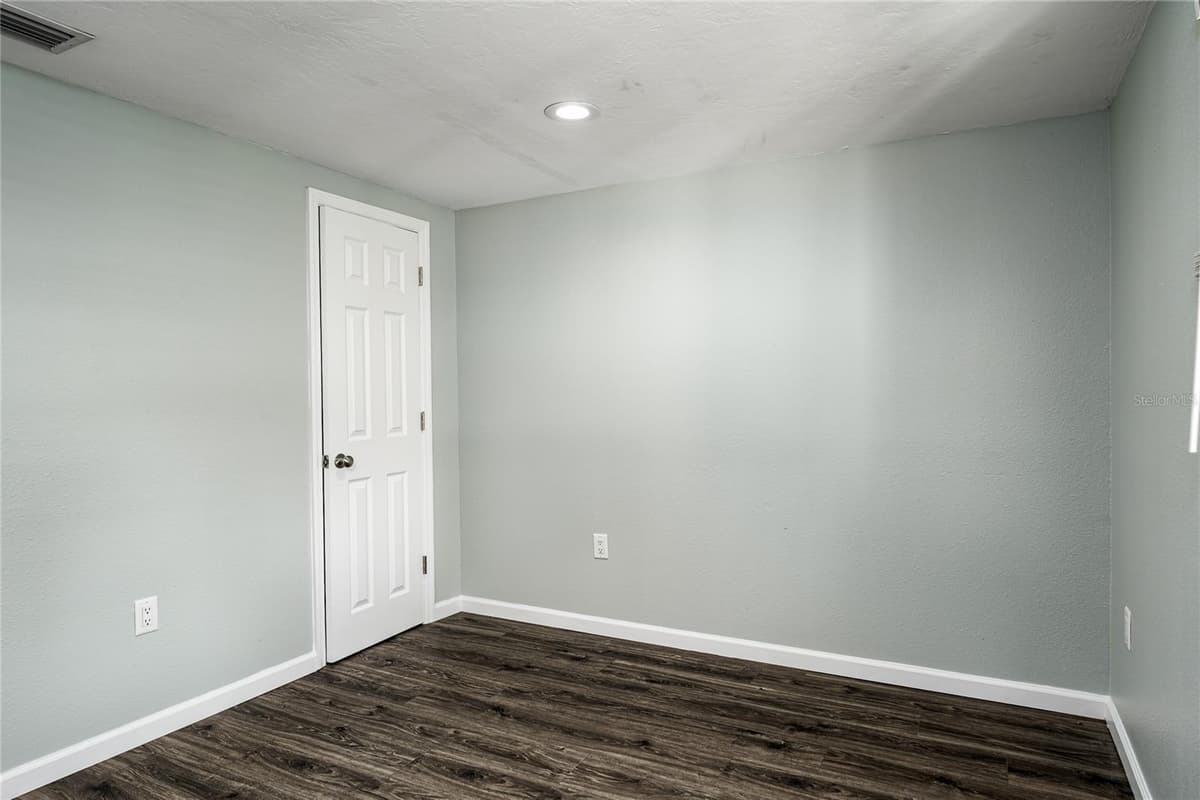 3504 38TH STREET — photo 9 of 24
