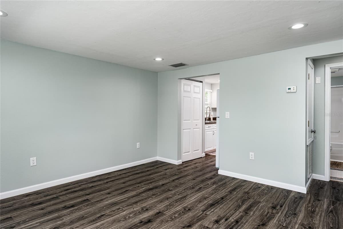 3504 38TH STREET — photo 11 of 24