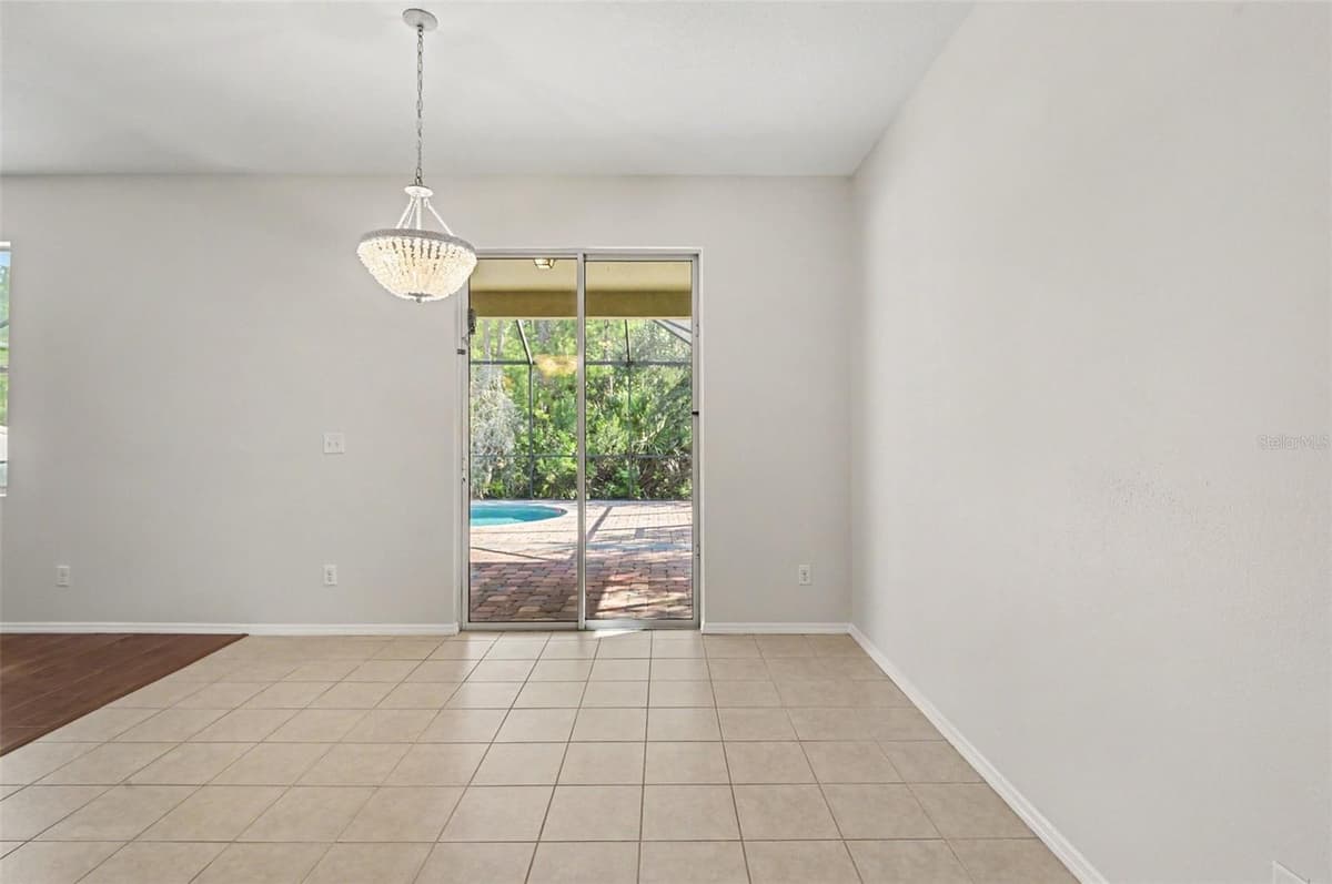65 PERGOLA PLACE — photo 10 of 27