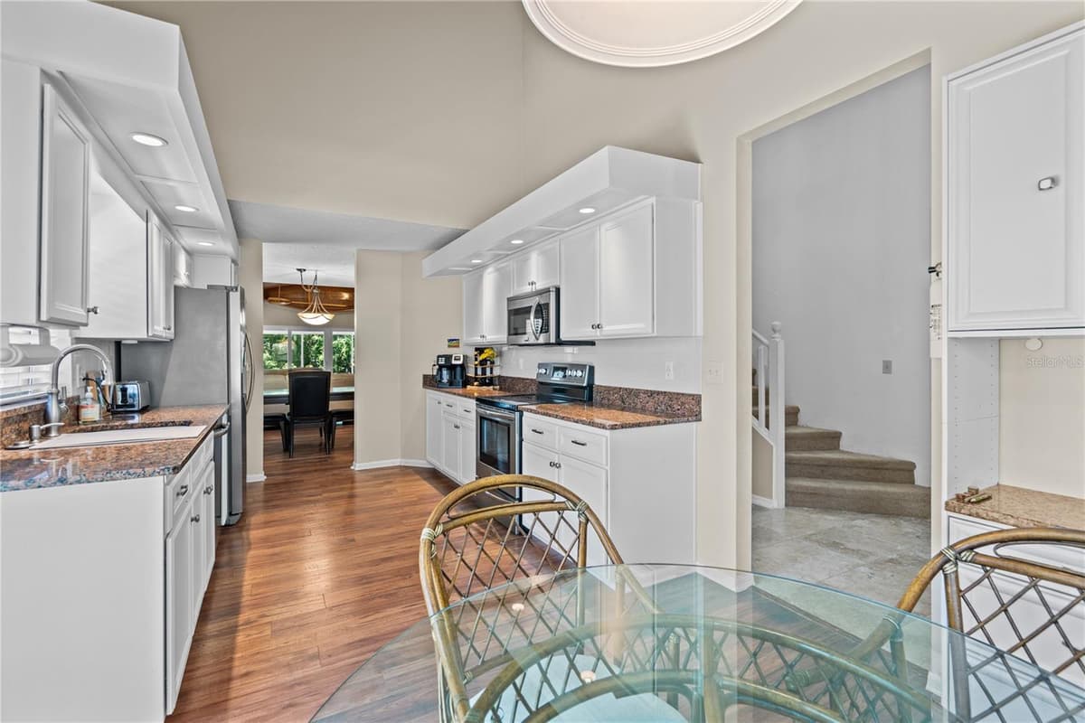 254 GLENBRIAR CIRCLE — photo 4 of 42