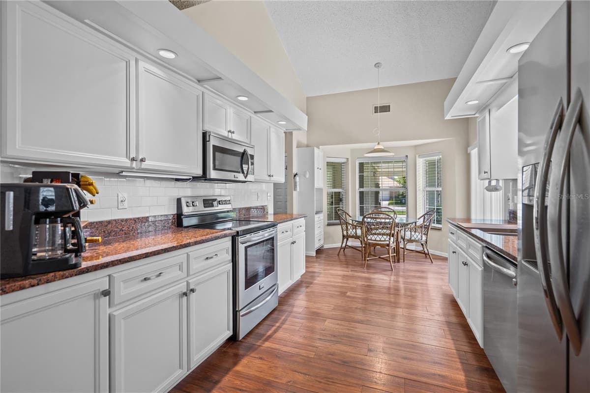 254 GLENBRIAR CIRCLE — photo 6 of 42