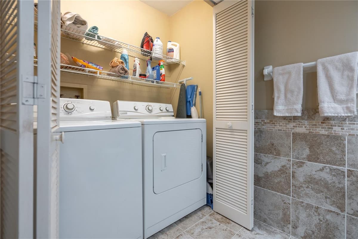 254 GLENBRIAR CIRCLE — photo 16 of 42