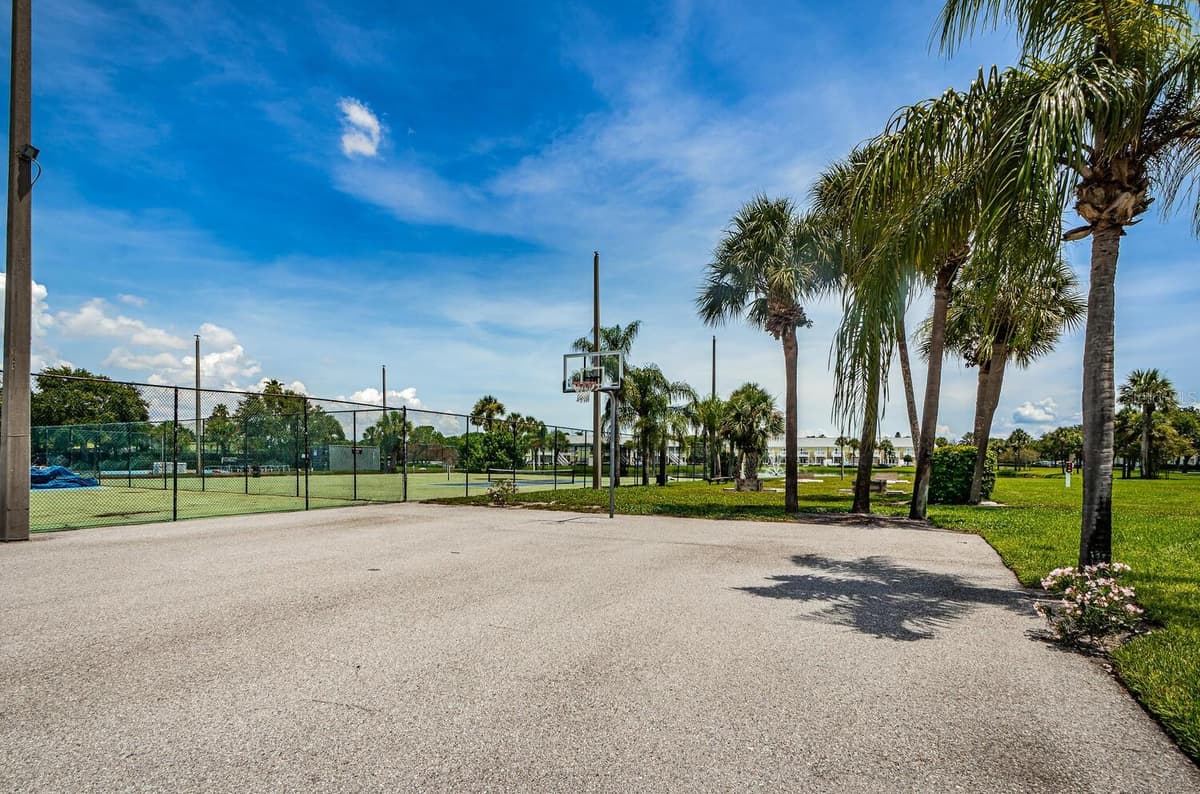 5215 COQUINA KEY DRIVE — photo 3 of 31