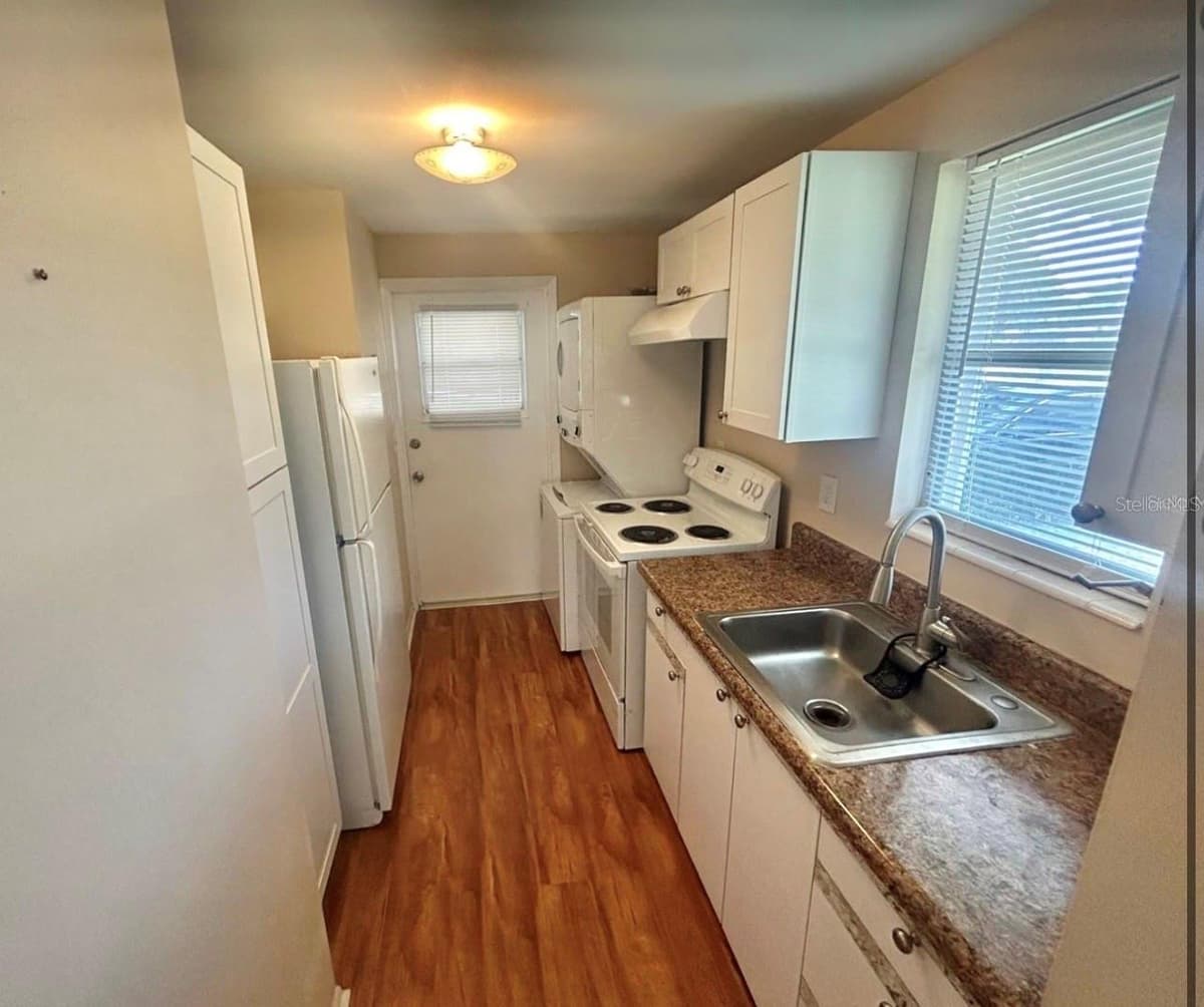 1701 MONTECITO AVENUE — photo 3 of 10