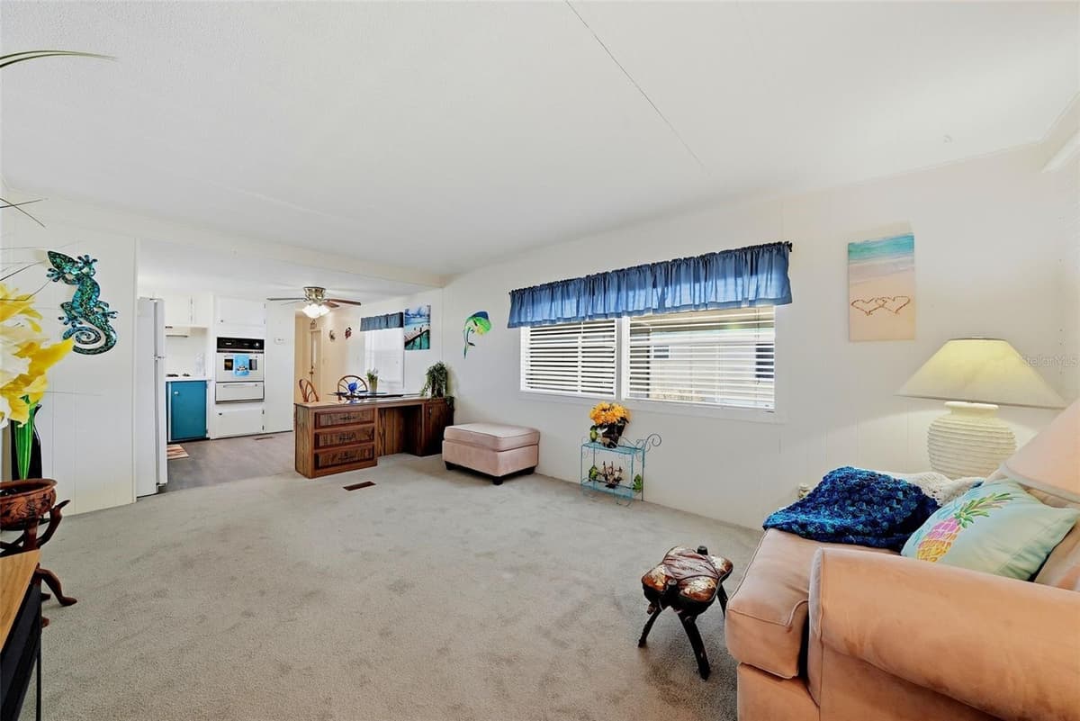 12116 HORSESHOE LANE — photo 3 of 57