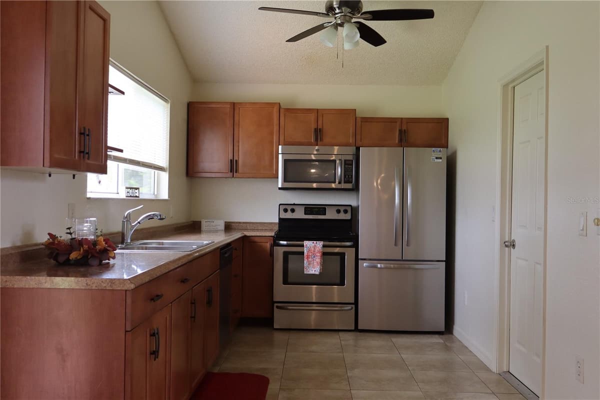 13339 COPPER AVENUE — photo 14 of 49