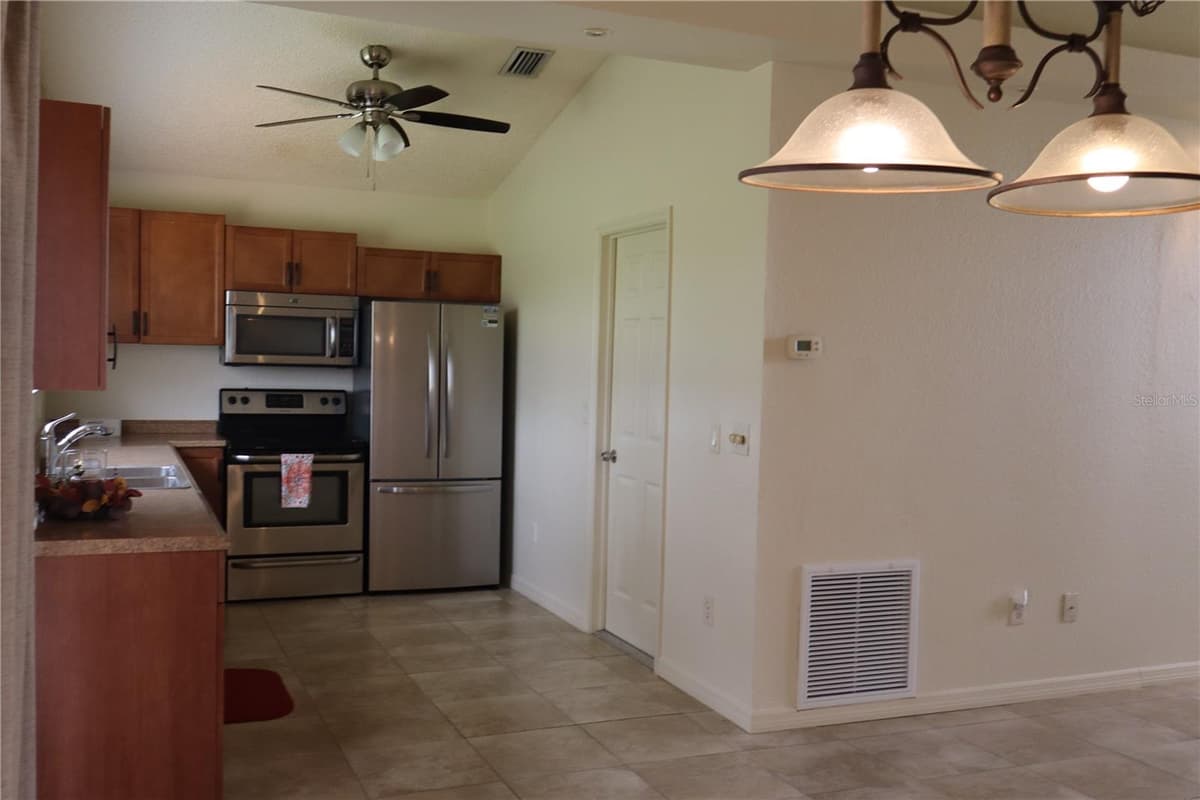 13339 COPPER AVENUE — photo 15 of 49