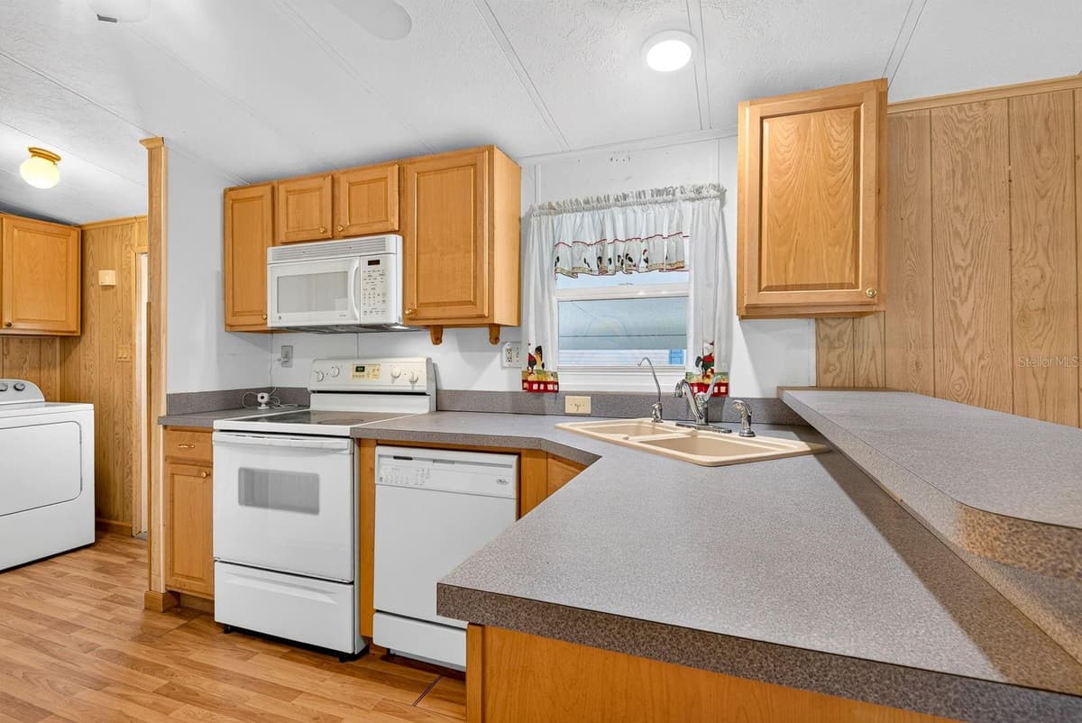 9107 34TH AVENUE — photo 21 of 49