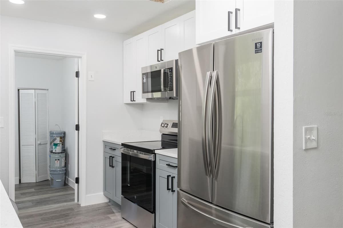 902 SHANGRI LA DRIVE — photo 11 of 30