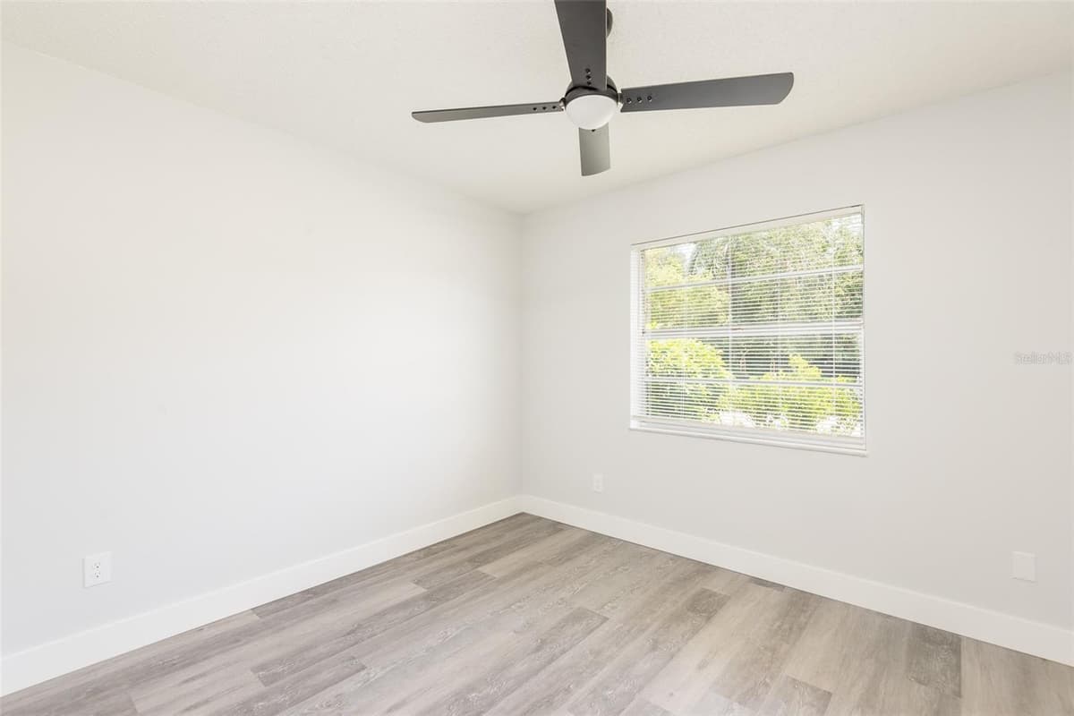 902 SHANGRI LA DRIVE — photo 14 of 30