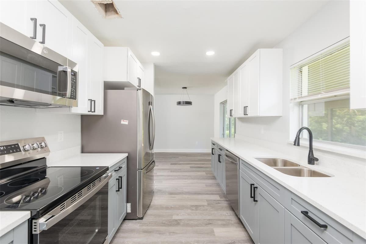 902 SHANGRI LA DRIVE — photo 13 of 30