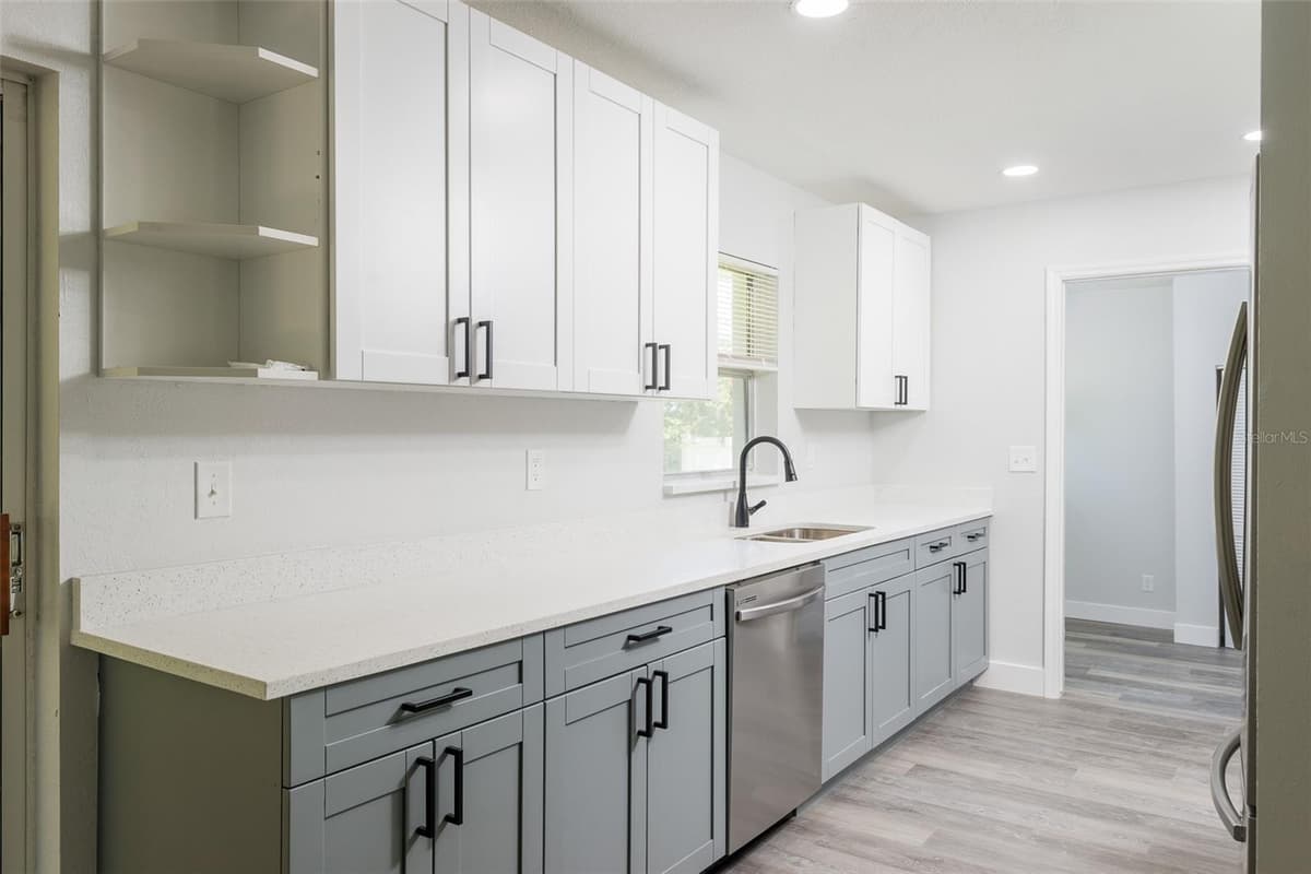 902 SHANGRI LA DRIVE — photo 12 of 30