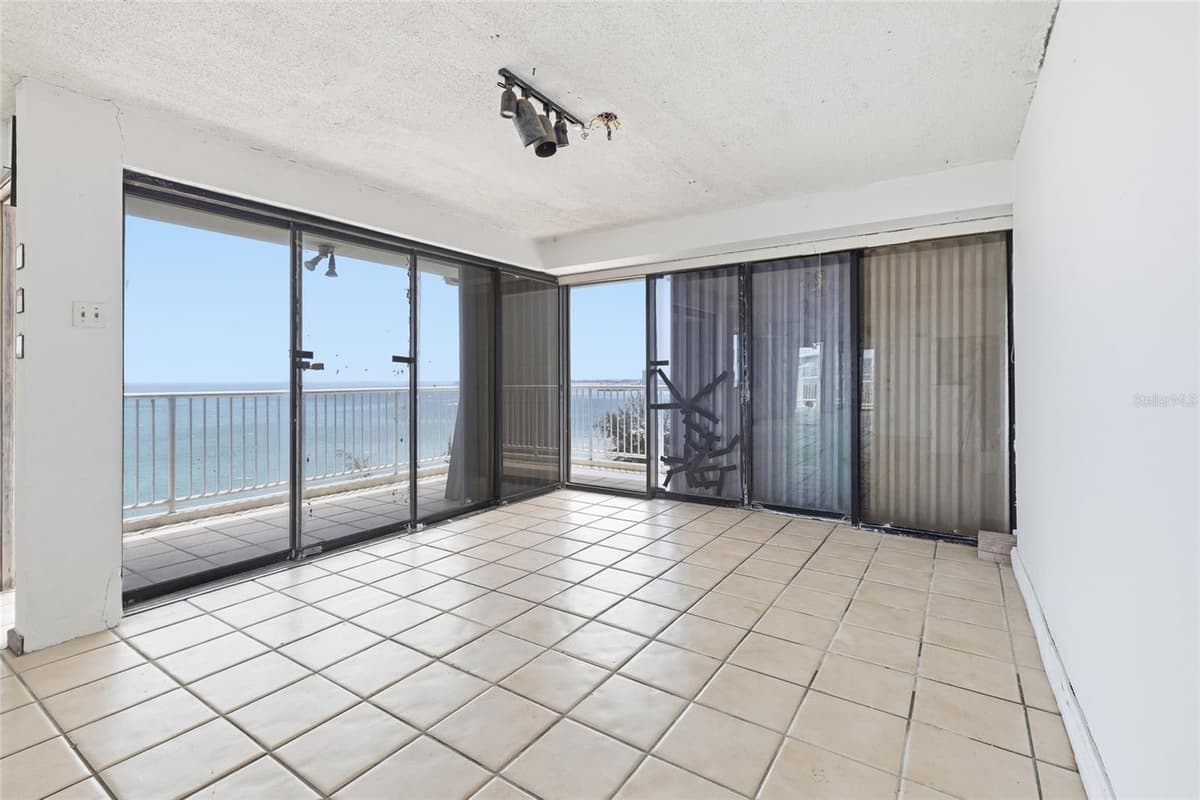 4633 ISLA VERDE AVE — photo 5 of 27