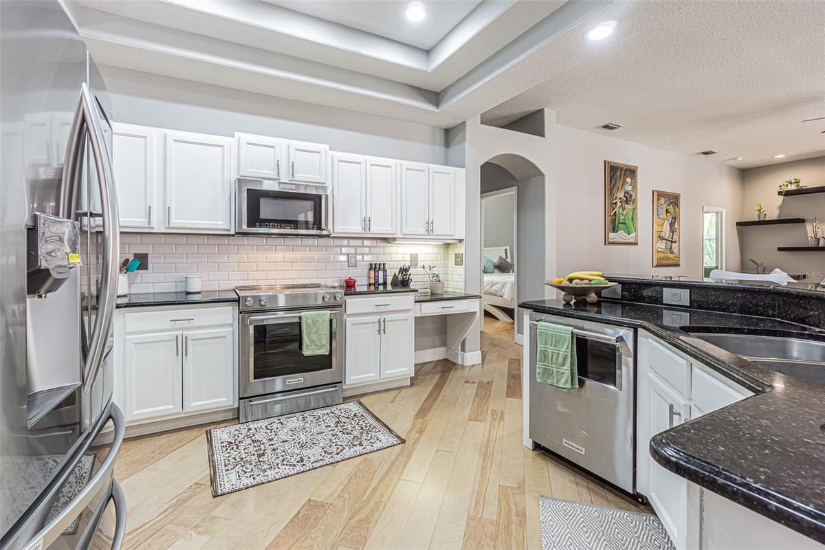 2409 FOX FOREST DRIVE — photo 9 of 35