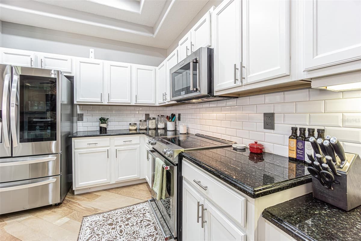2409 FOX FOREST DRIVE — photo 10 of 35
