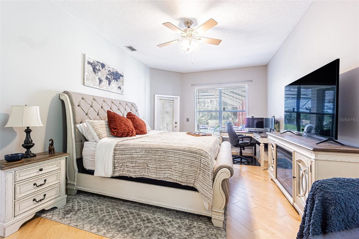 2409 FOX FOREST DRIVE — photo 11 of 35