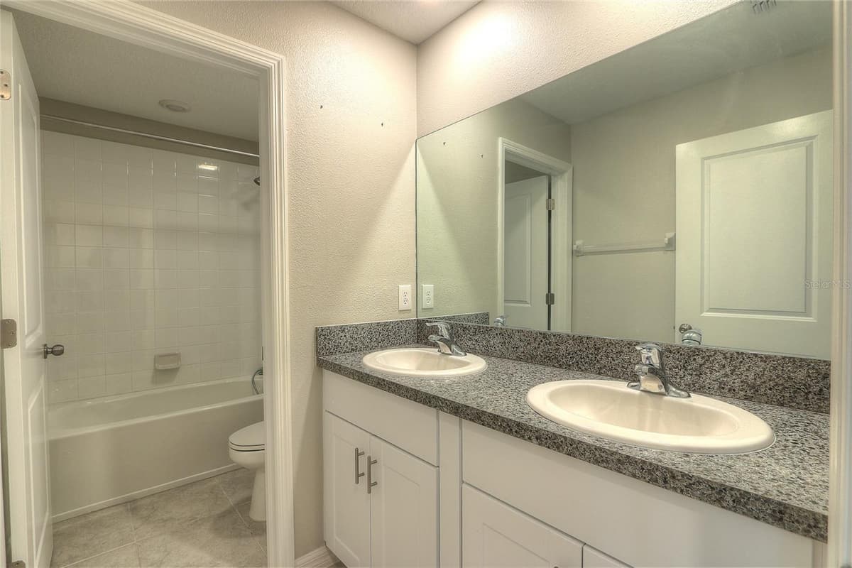 7217 RONNIE GARDENS COURT — photo 31 of 38