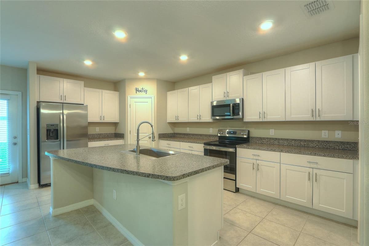 7217 RONNIE GARDENS COURT — photo 4 of 38