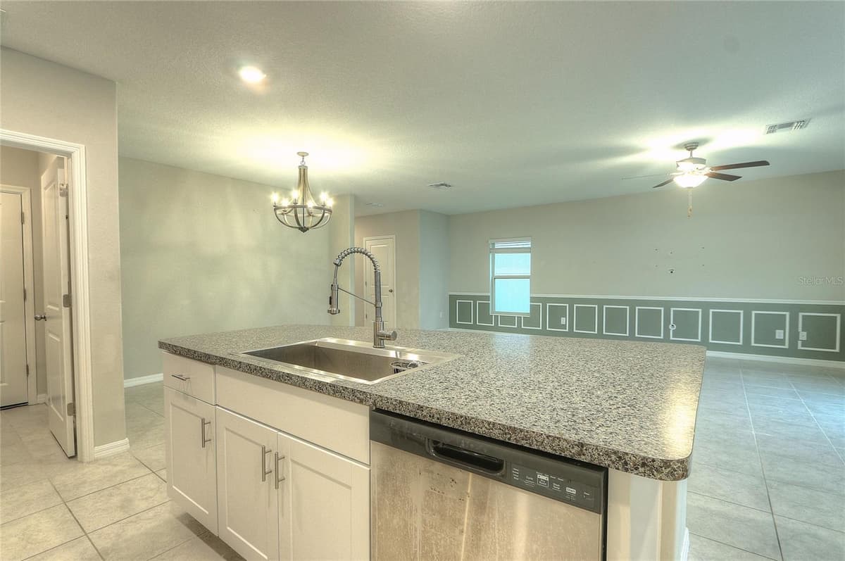 7217 RONNIE GARDENS COURT — photo 6 of 38