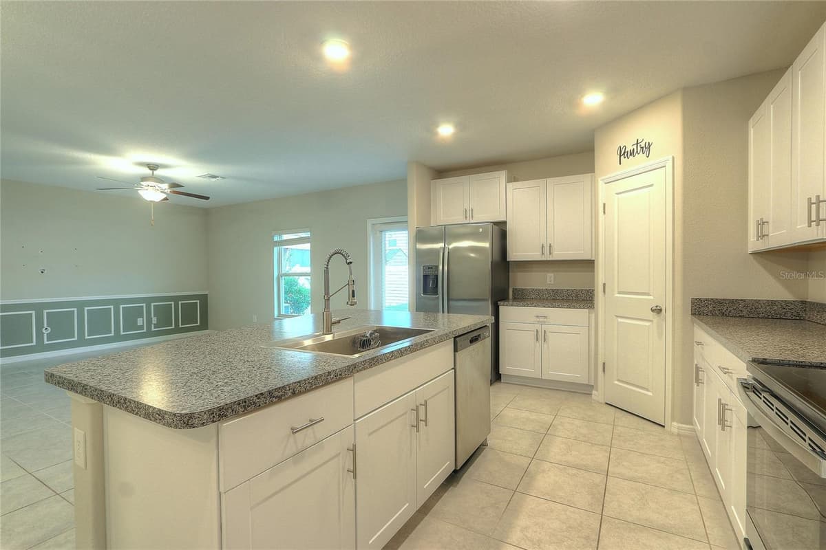 7217 RONNIE GARDENS COURT — photo 5 of 38