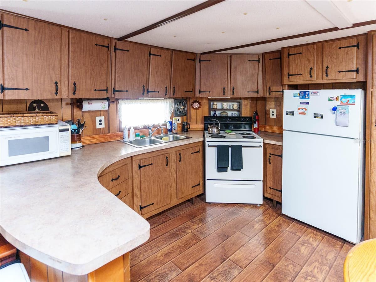 5539 OAK RIDGE AVENUE — photo 7 of 14