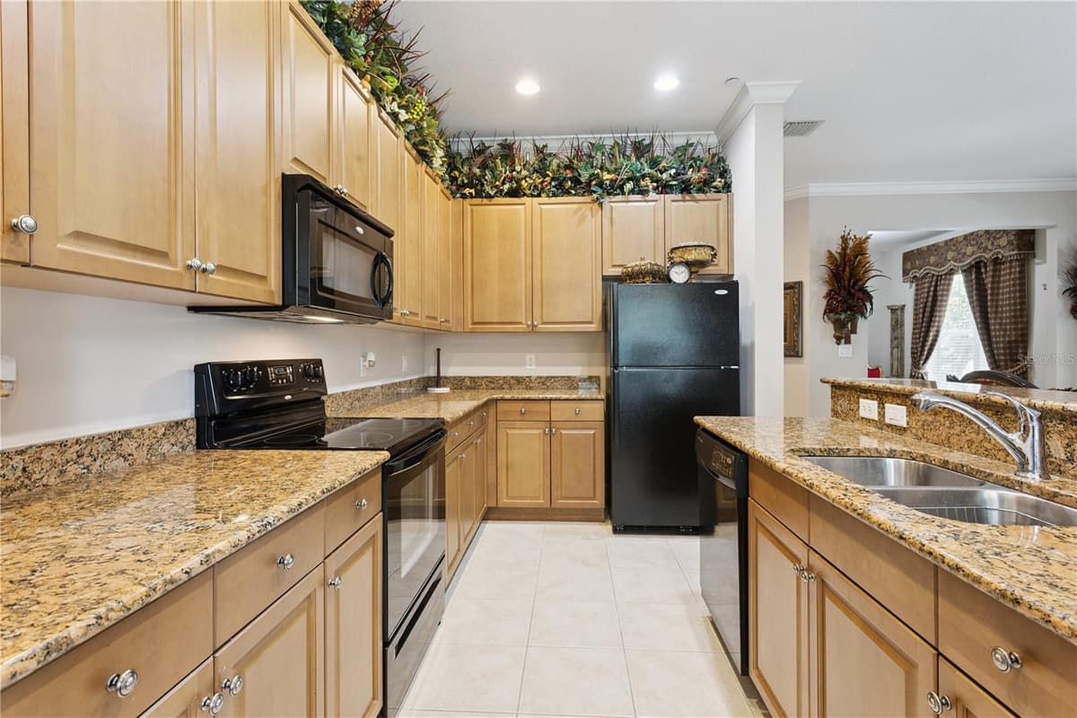 762 CELEBRATION AVENUE — photo 19 of 43