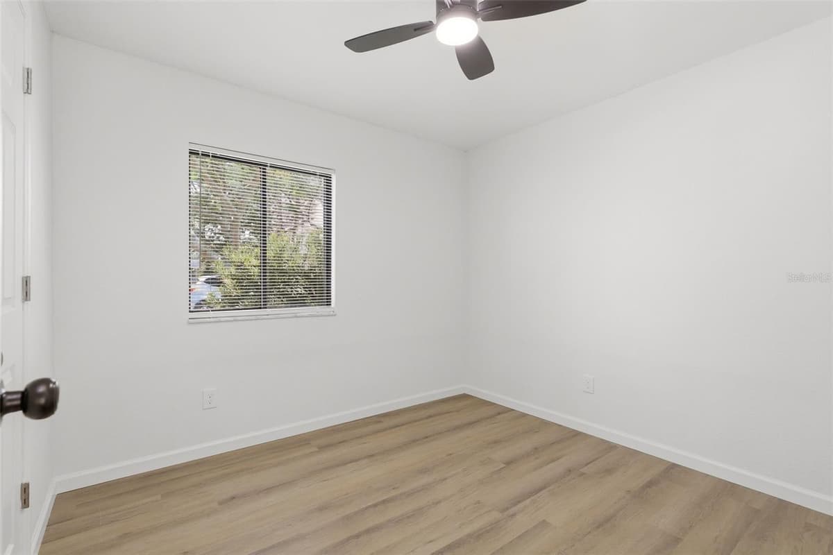 4072 VANET COURT — photo 21 of 38