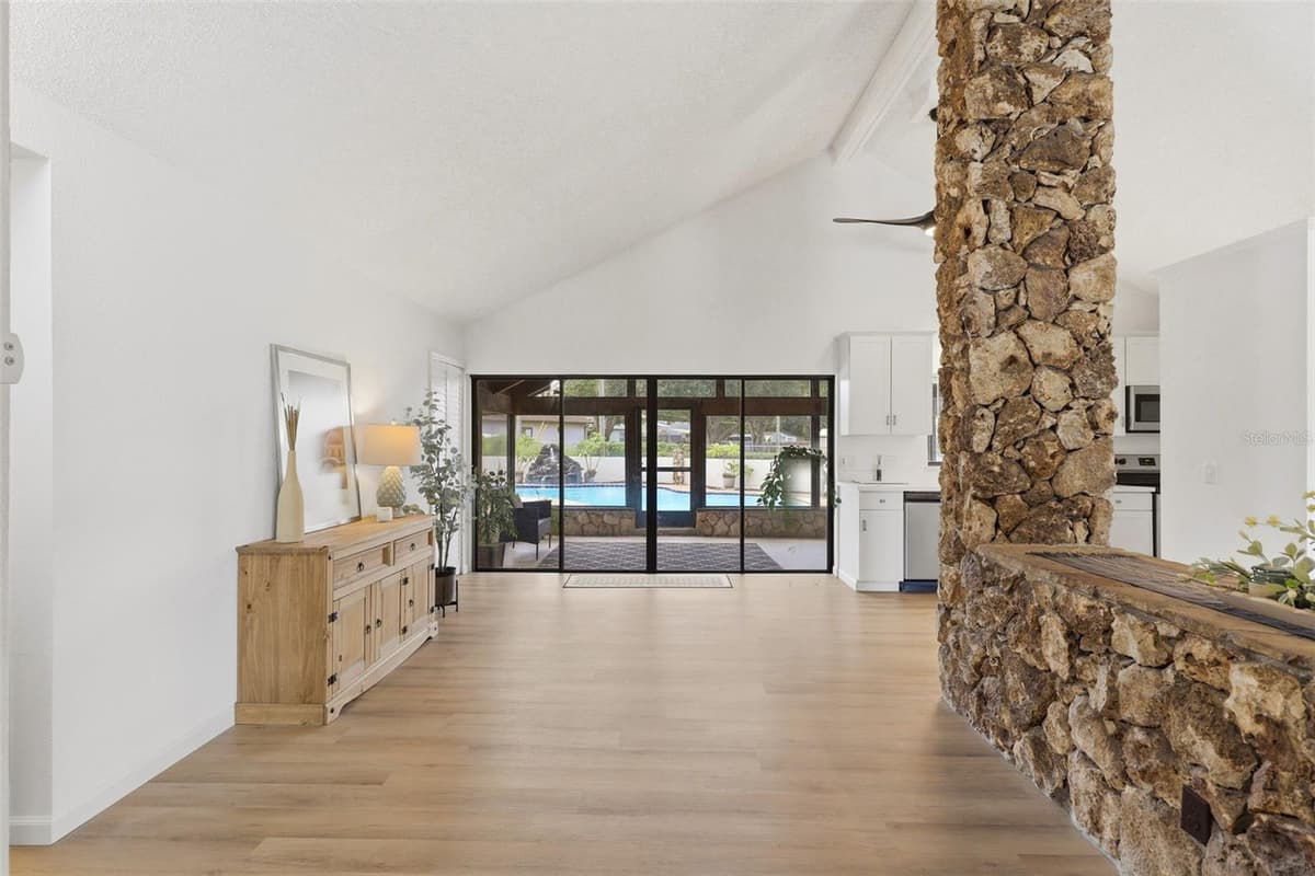 4072 VANET COURT — photo 5 of 38