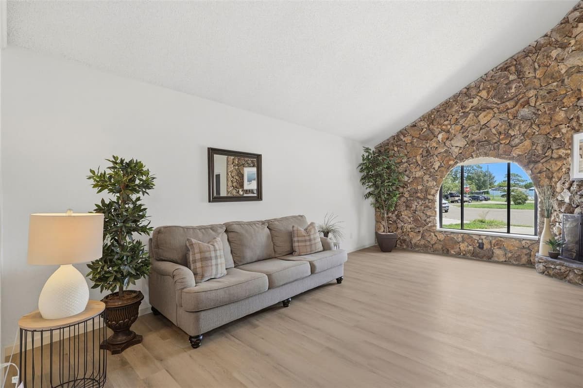 4072 VANET COURT — photo 10 of 38