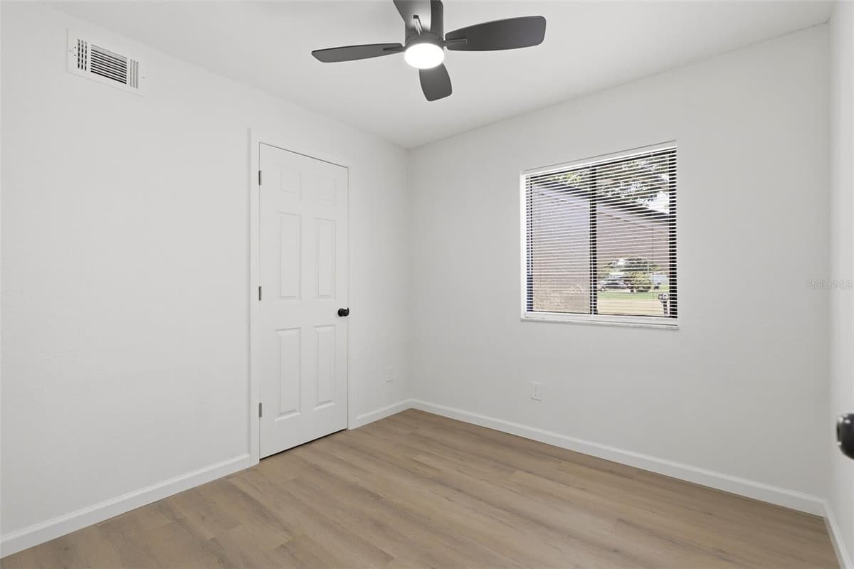 4072 VANET COURT — photo 24 of 38