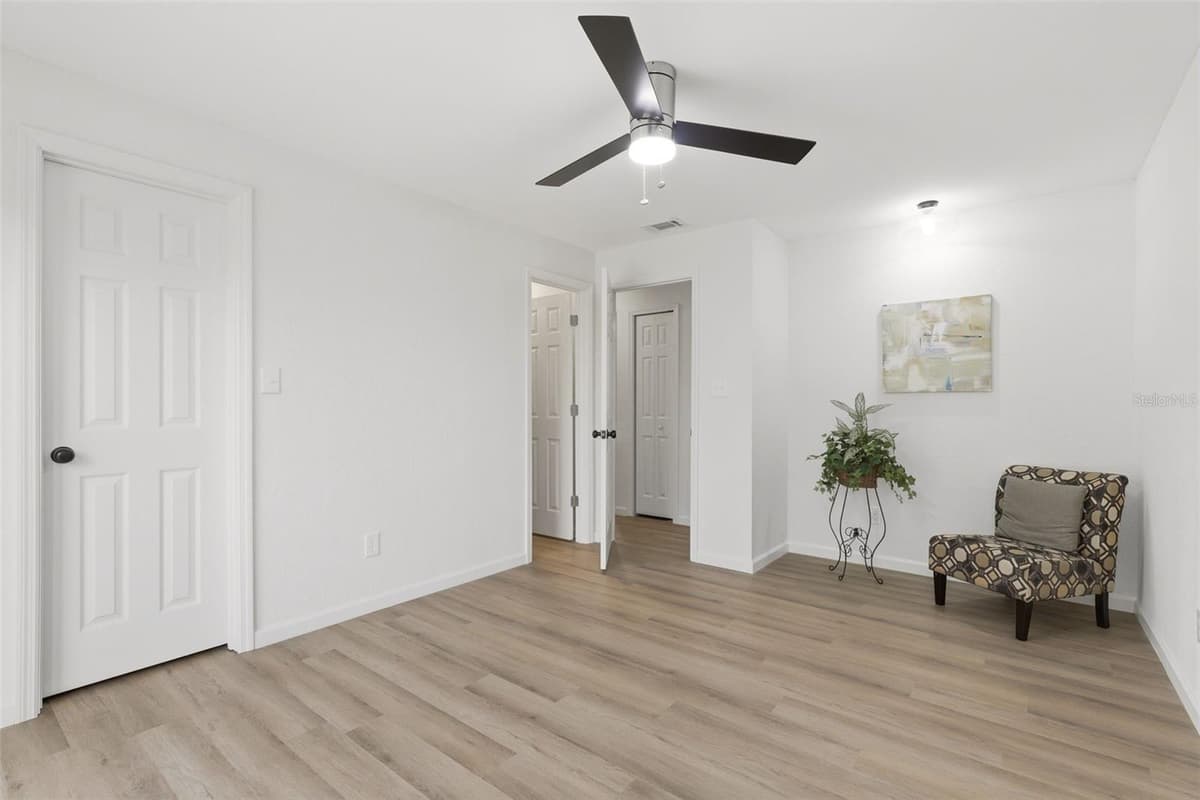 4072 VANET COURT — photo 18 of 38