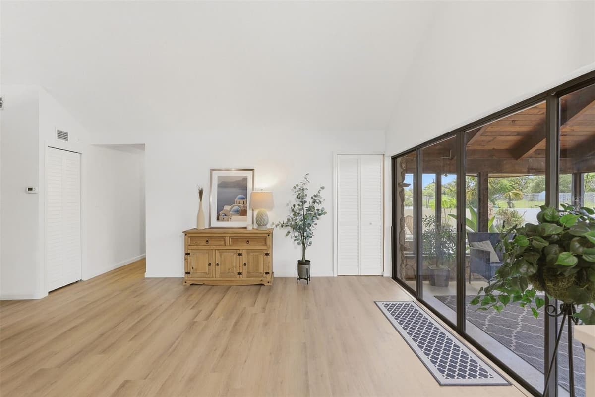 4072 VANET COURT — photo 7 of 38