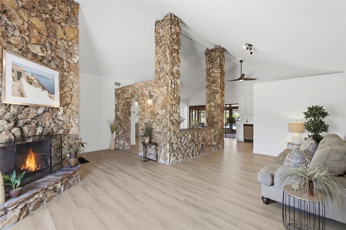 4072 VANET COURT — photo 6 of 38