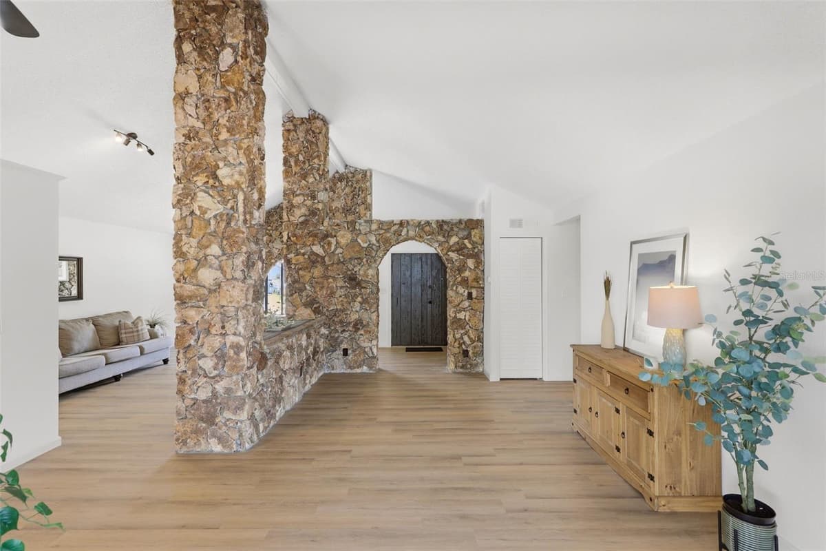 4072 VANET COURT — photo 8 of 38