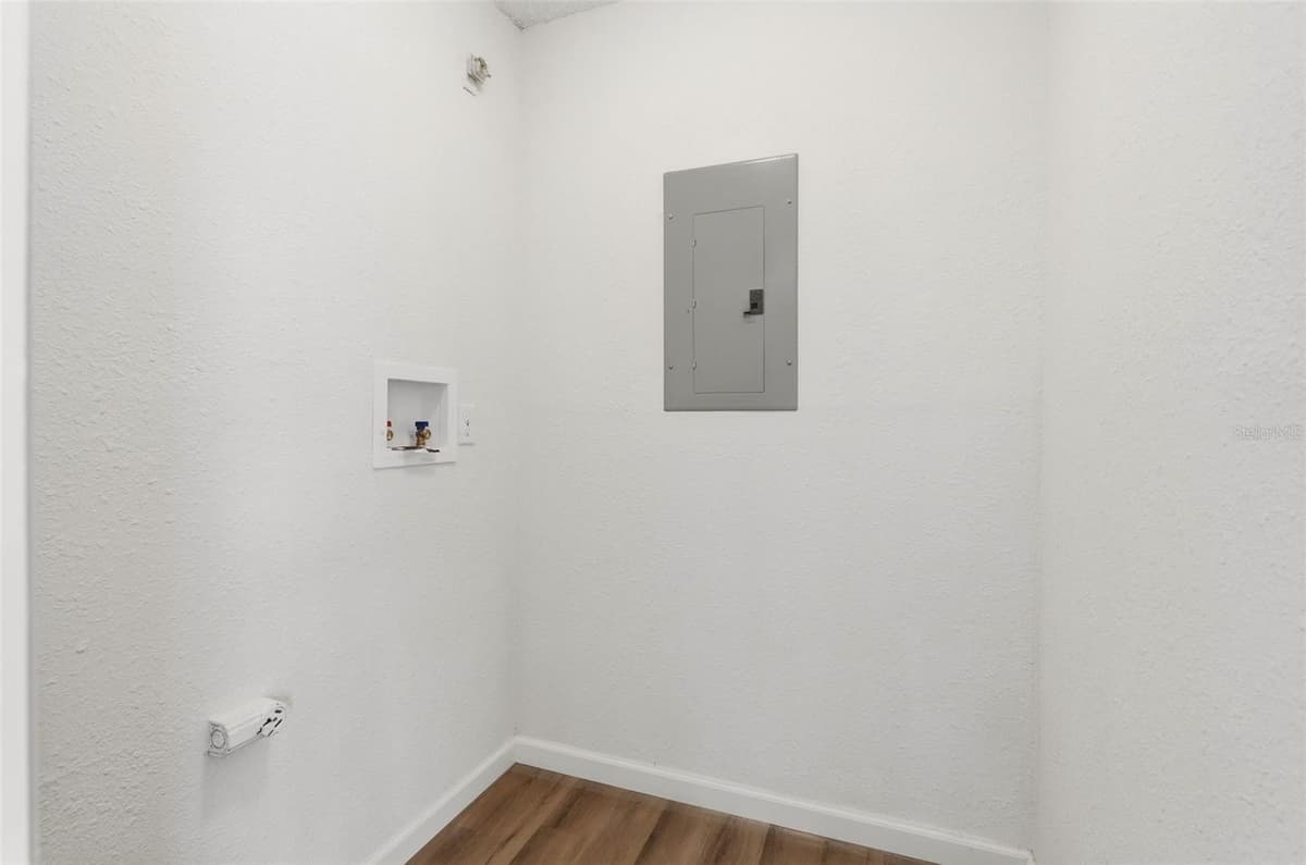 4072 VANET COURT — photo 25 of 38
