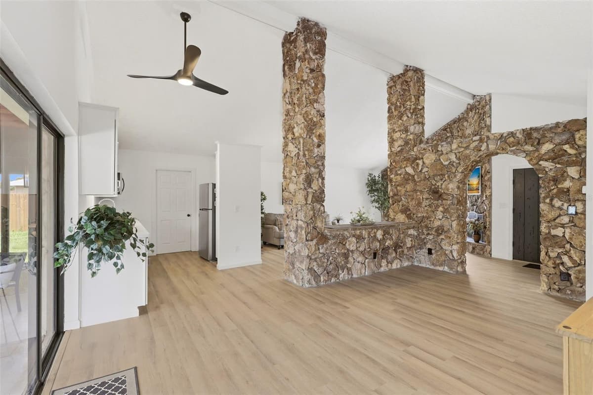 4072 VANET COURT — photo 9 of 38