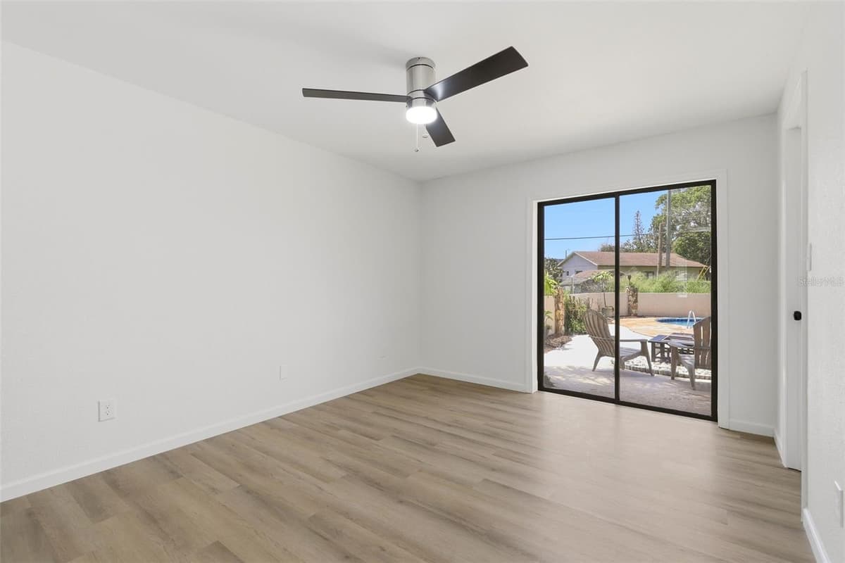 4072 VANET COURT — photo 17 of 38