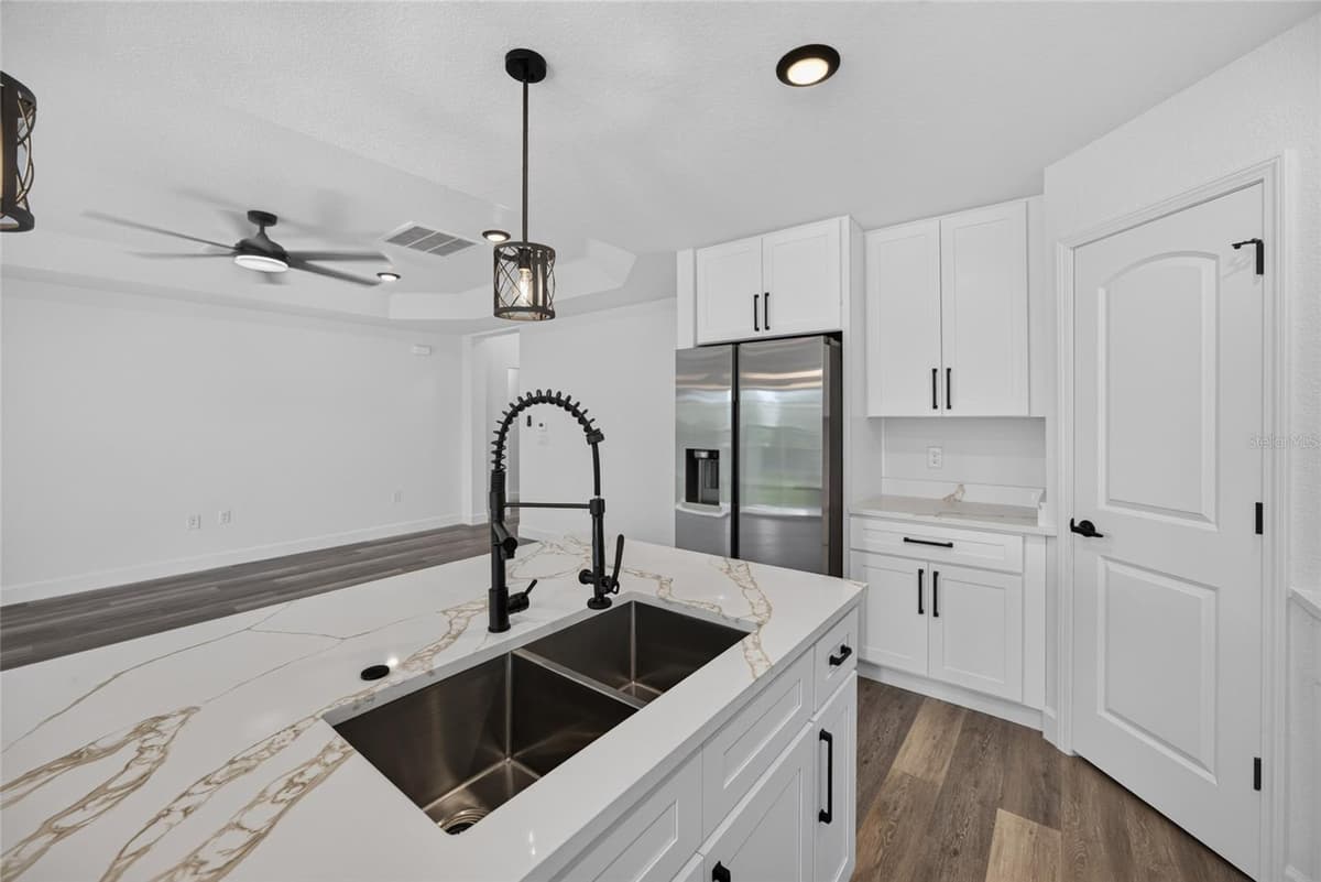 2225 MCCARTHY AVENUE — photo 16 of 47