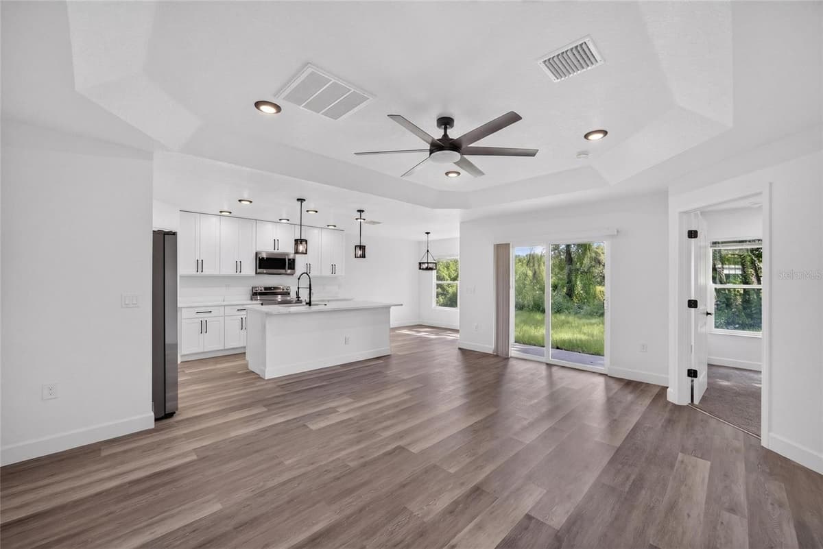 2225 MCCARTHY AVENUE — photo 7 of 47