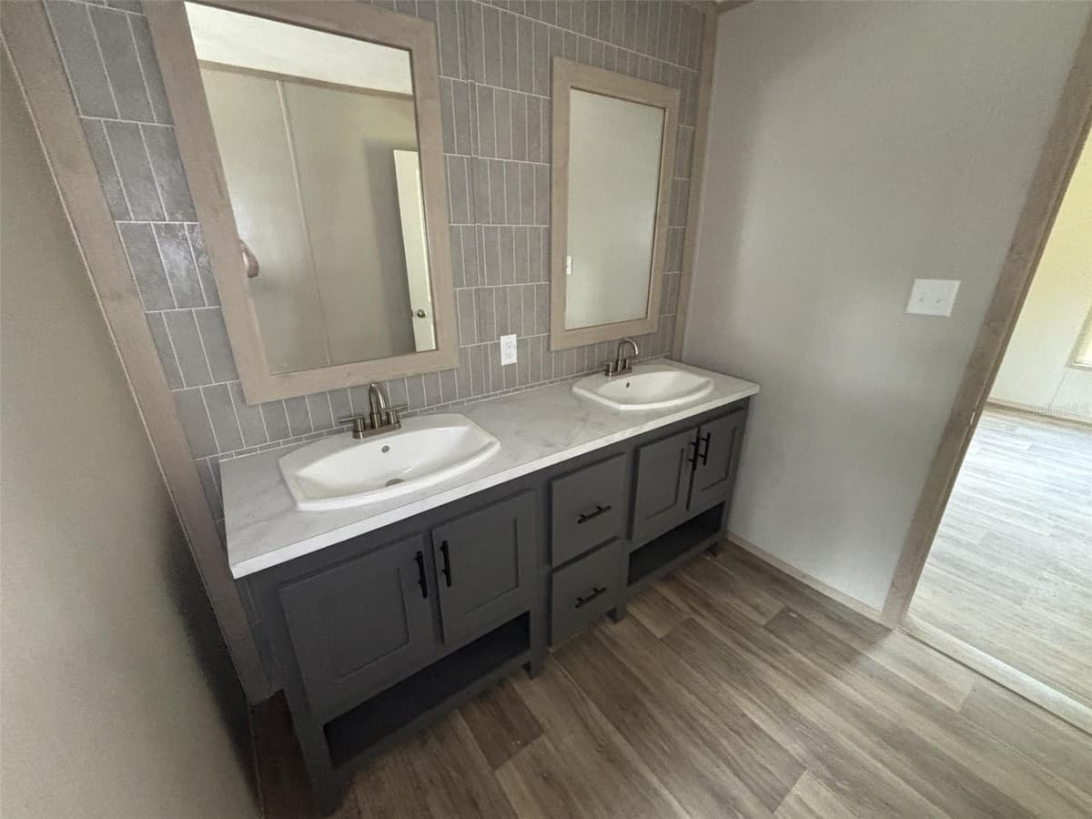 175 SMITH STREET — photo 9 of 41