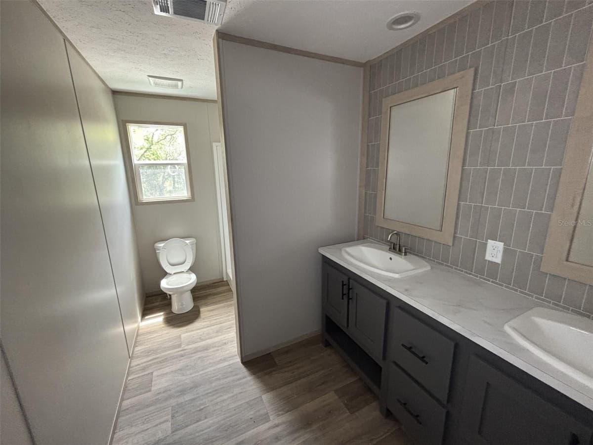 175 SMITH STREET — photo 10 of 41