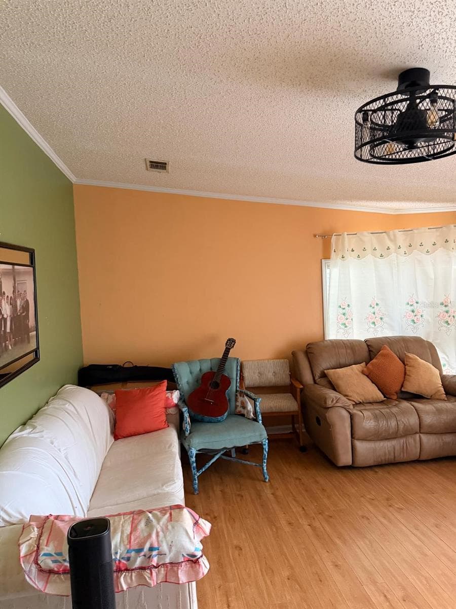121 HYDE PARK COURT — photo 7 of 57