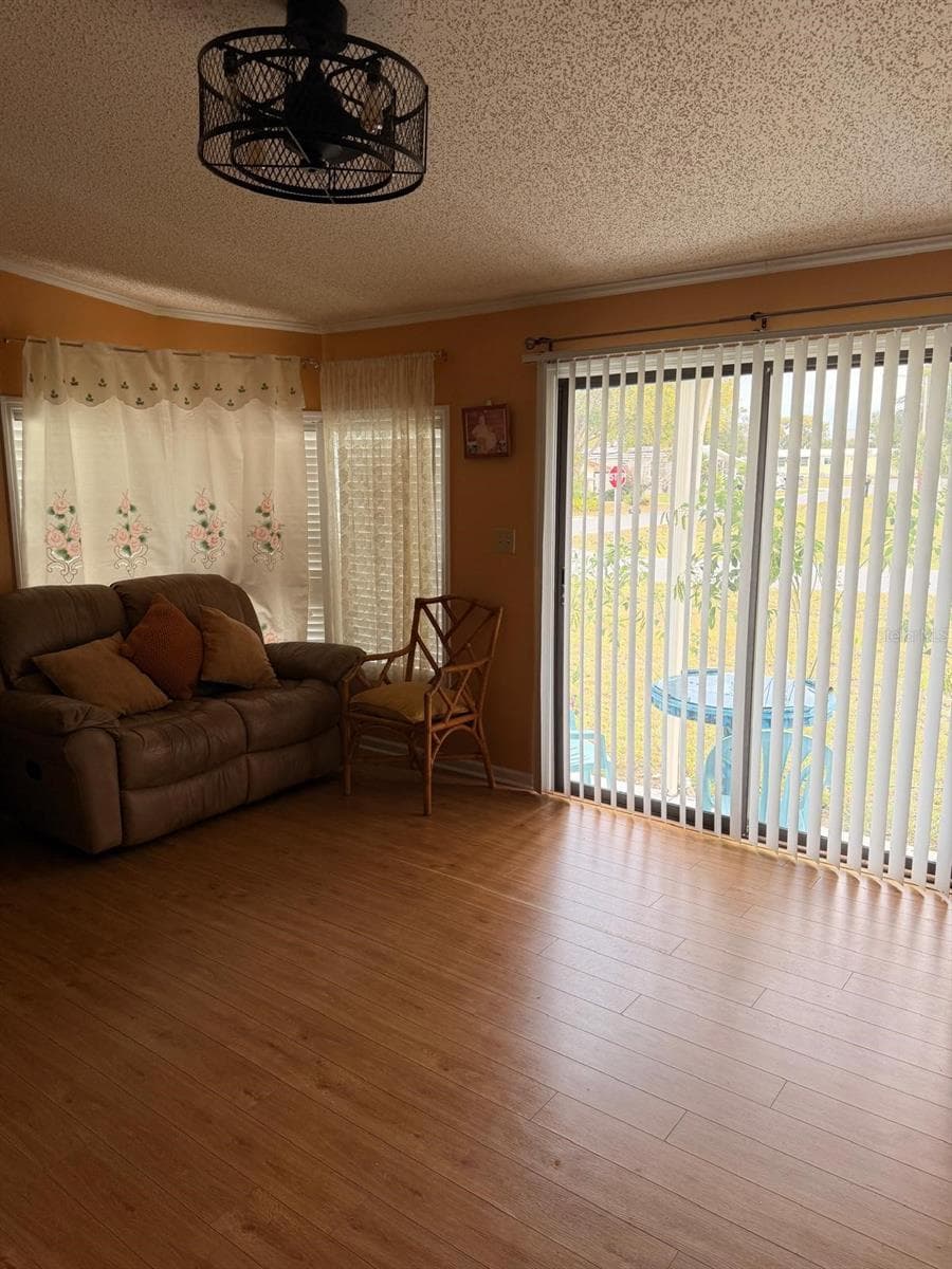 121 HYDE PARK COURT — photo 5 of 57