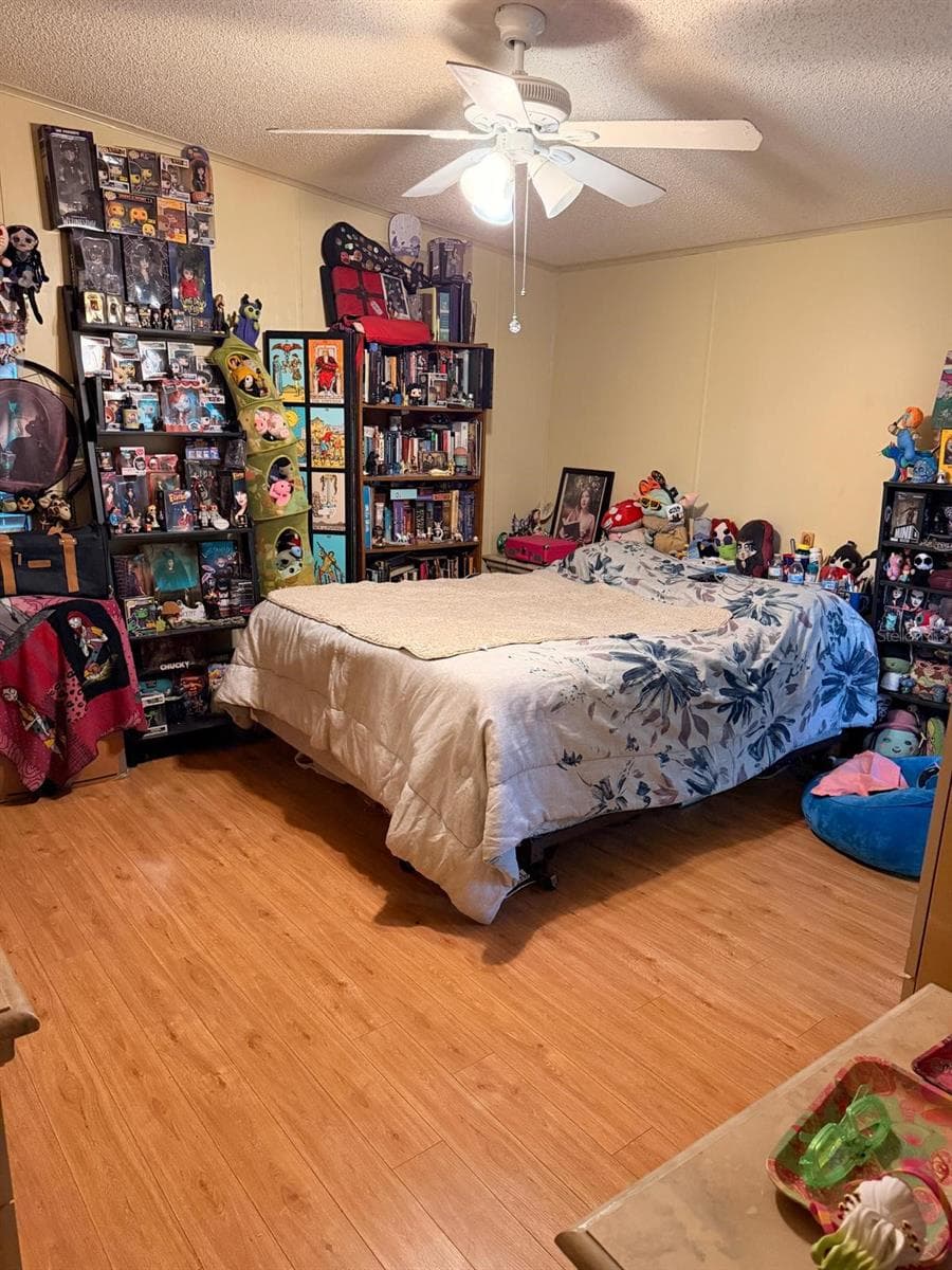 121 HYDE PARK COURT — photo 10 of 57