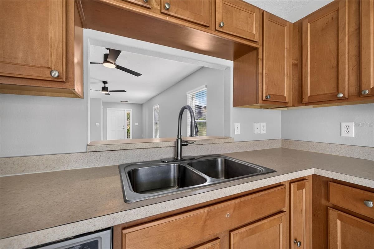 10717 SHADY PRESERVE DRIVE — photo 10 of 31