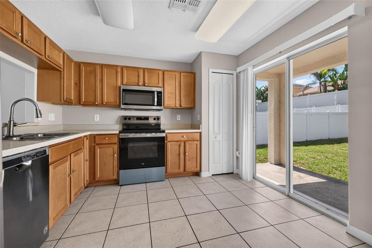 10717 SHADY PRESERVE DRIVE — photo 11 of 31