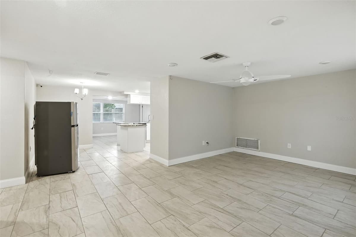 9239 PALM AVENUE — photo 3 of 22