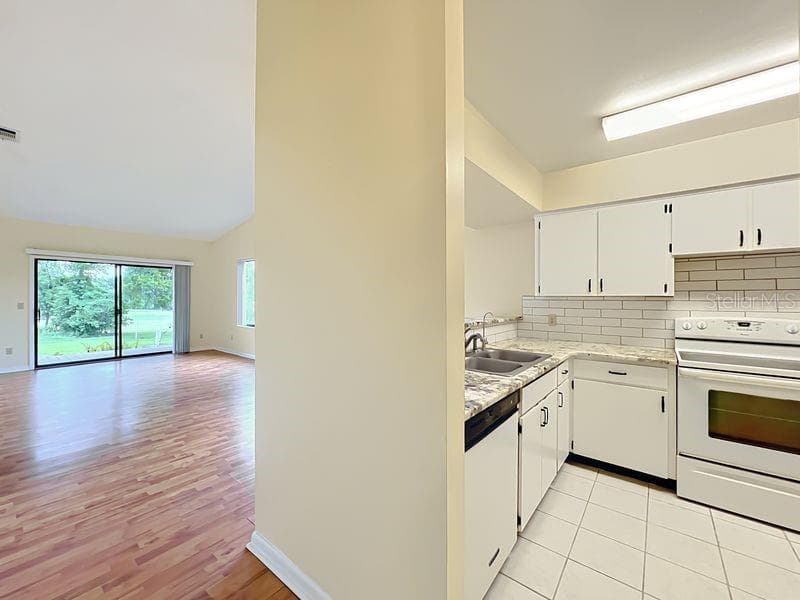340 GOLFSIDE COVE — photo 6 of 30