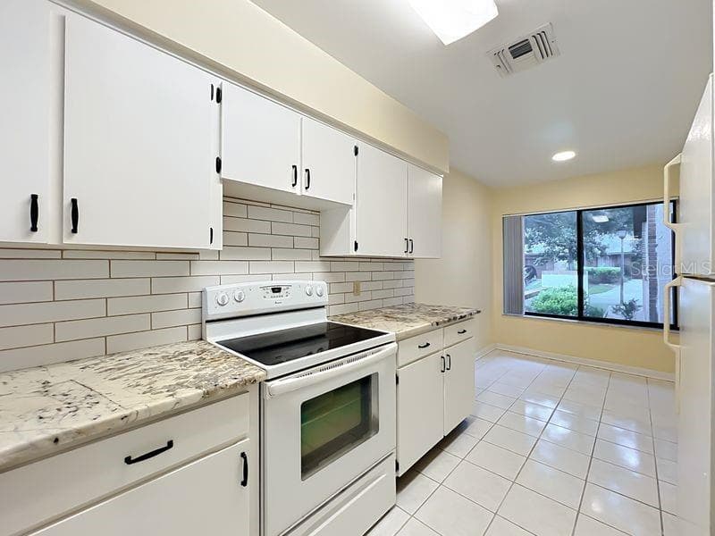 340 GOLFSIDE COVE — photo 8 of 30