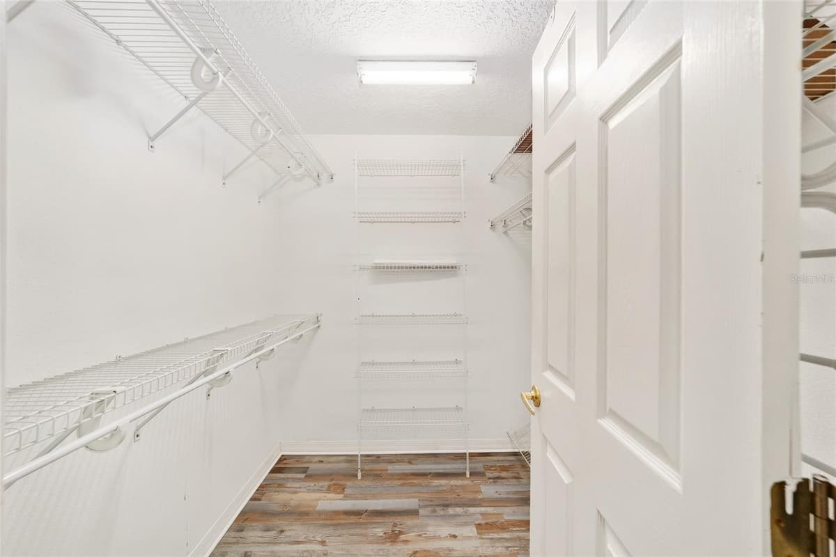 133 N MCGOWAN — photo 15 of 41